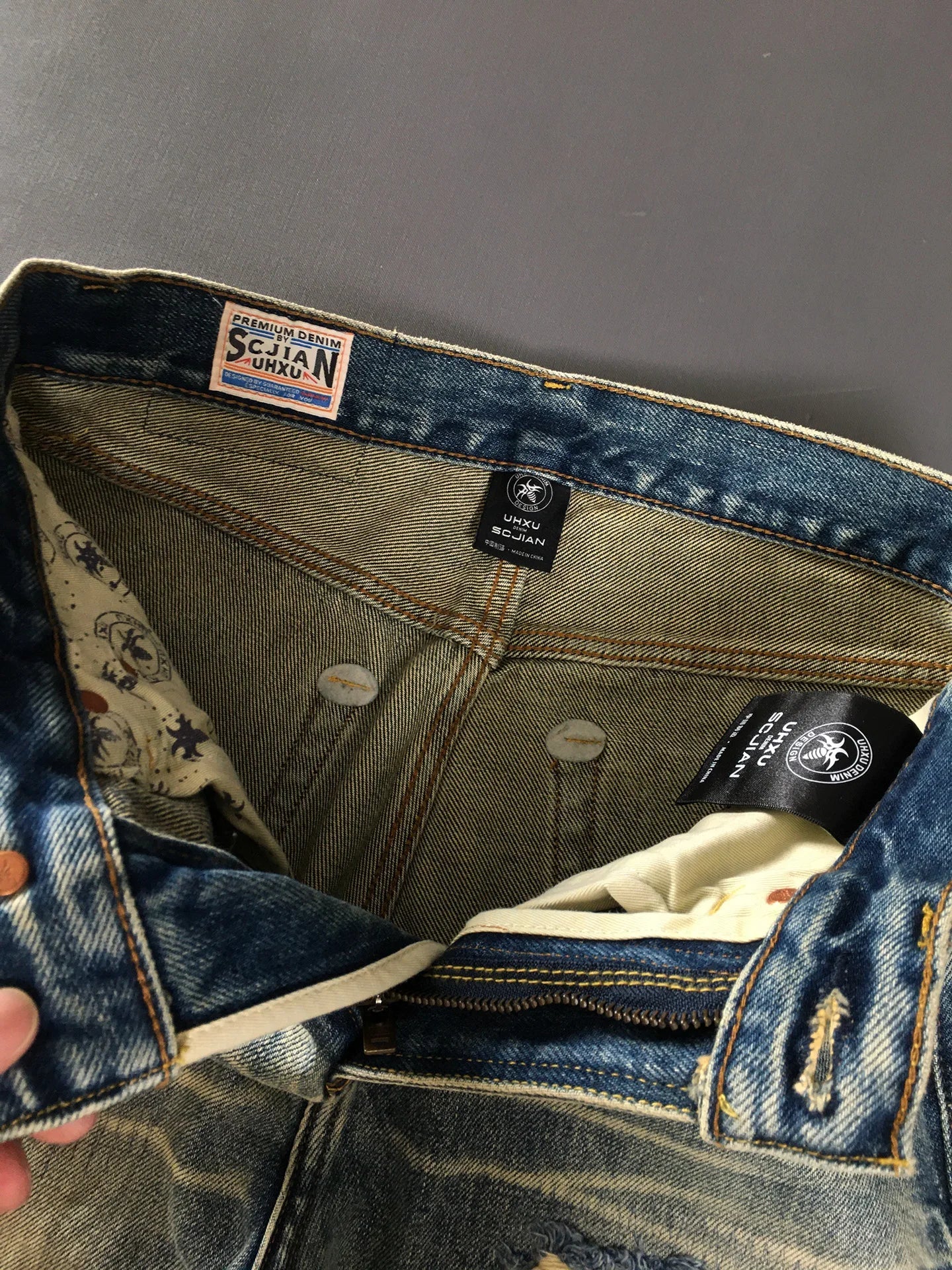 Heatrow - Heavyweight Ripped Loose Straight Jeans